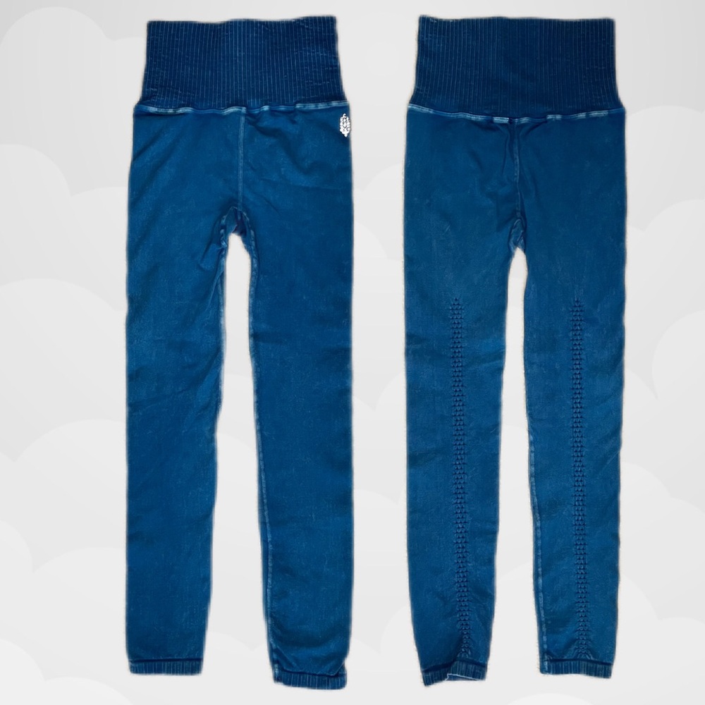 Free People - High-Rise 7/8 Length Good Karma Leggings in Washed Blue